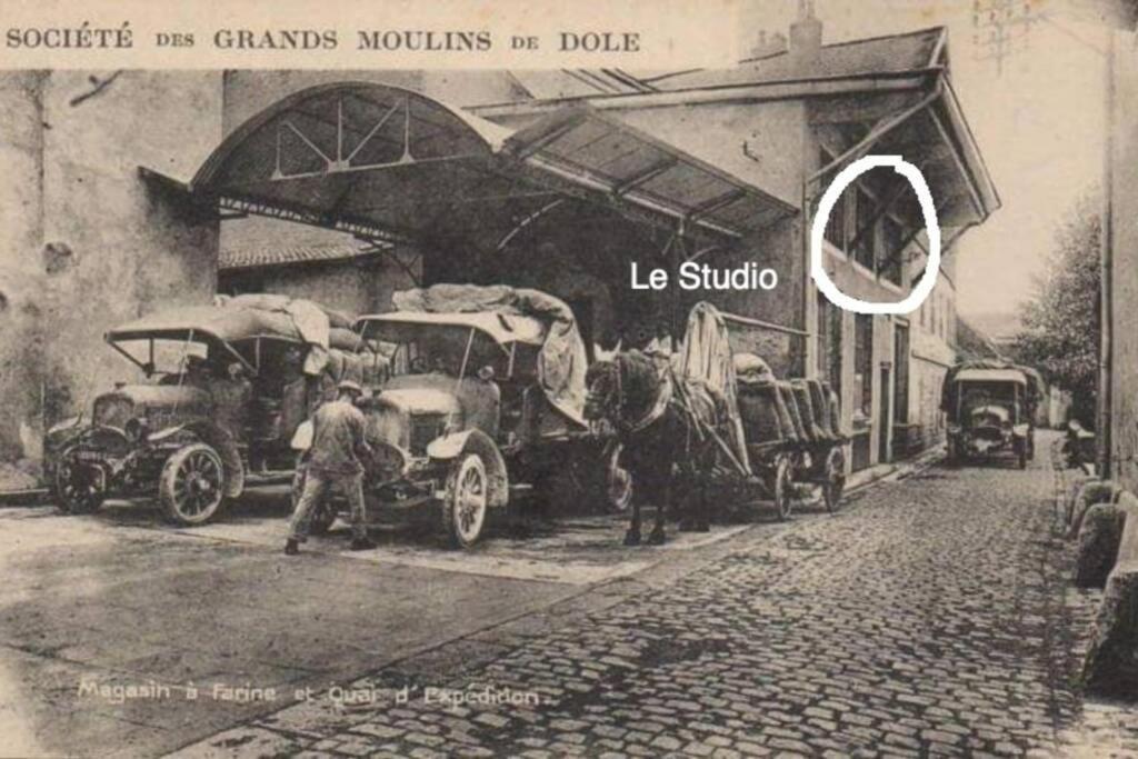 Studio Au Moulin " Design Noir " Vue Unique Dole Luaran gambar